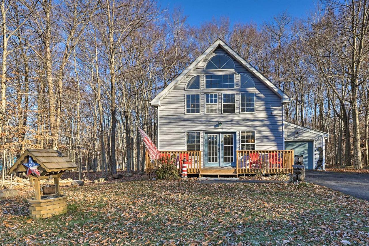 Modern Poconos Gem With Fire Pit, Deck And Pool Access Villa Tobyhanna Exterior photo