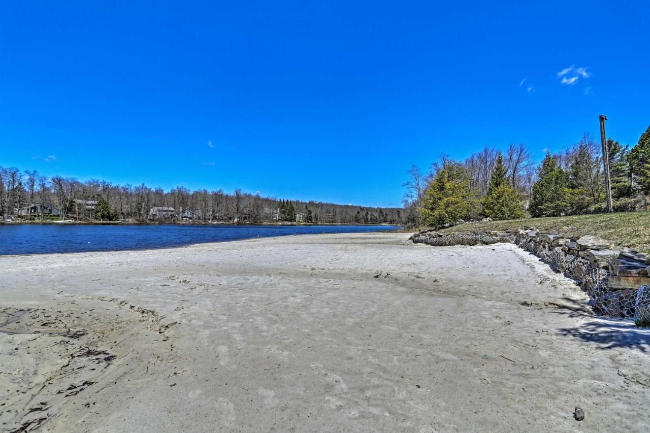 Modern Poconos Gem With Fire Pit, Deck And Pool Access Villa Tobyhanna Exterior photo